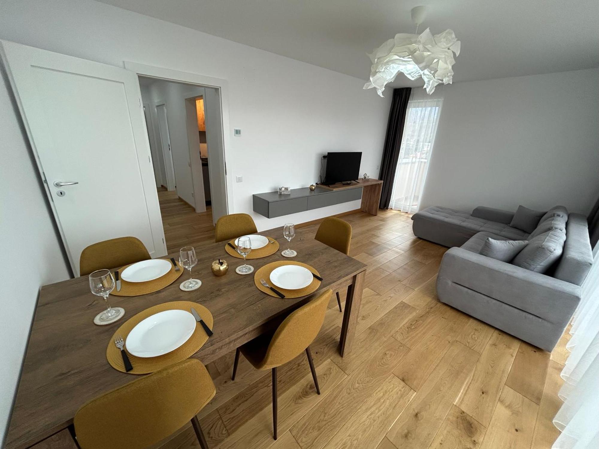 B-Holiday Luxury Apartments Urban Plaza Braşov Exterior foto
